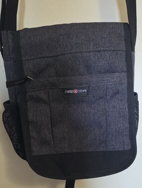 SwissGear Two-Tone Black and Gray Cross Body Purse
